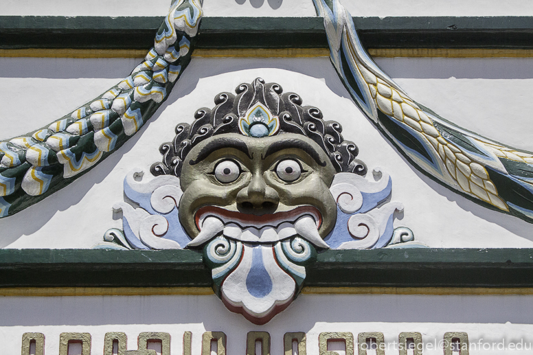 face on facade